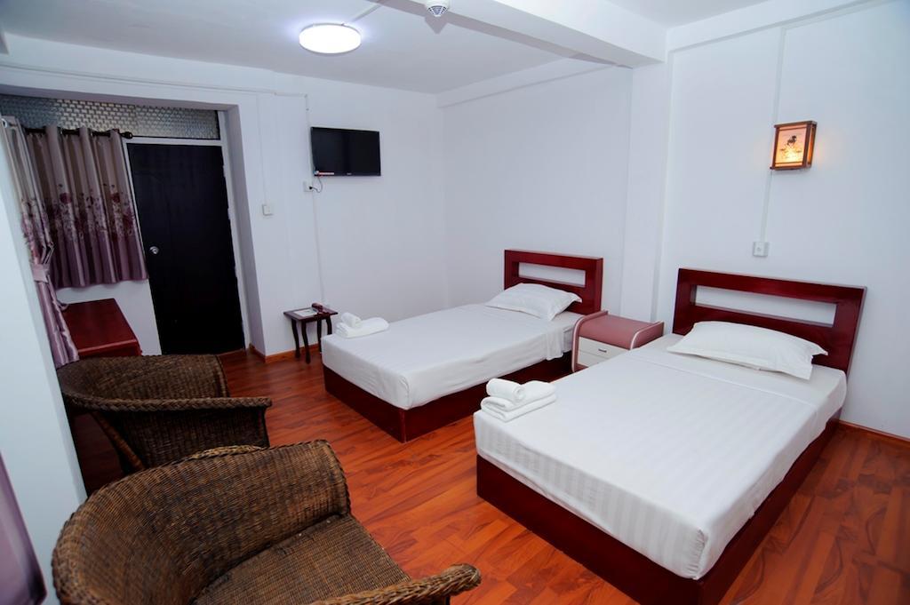Agga Youth Hotel Янгон Номер фото