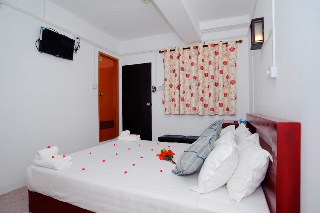 Agga Youth Hotel Янгон Экстерьер фото