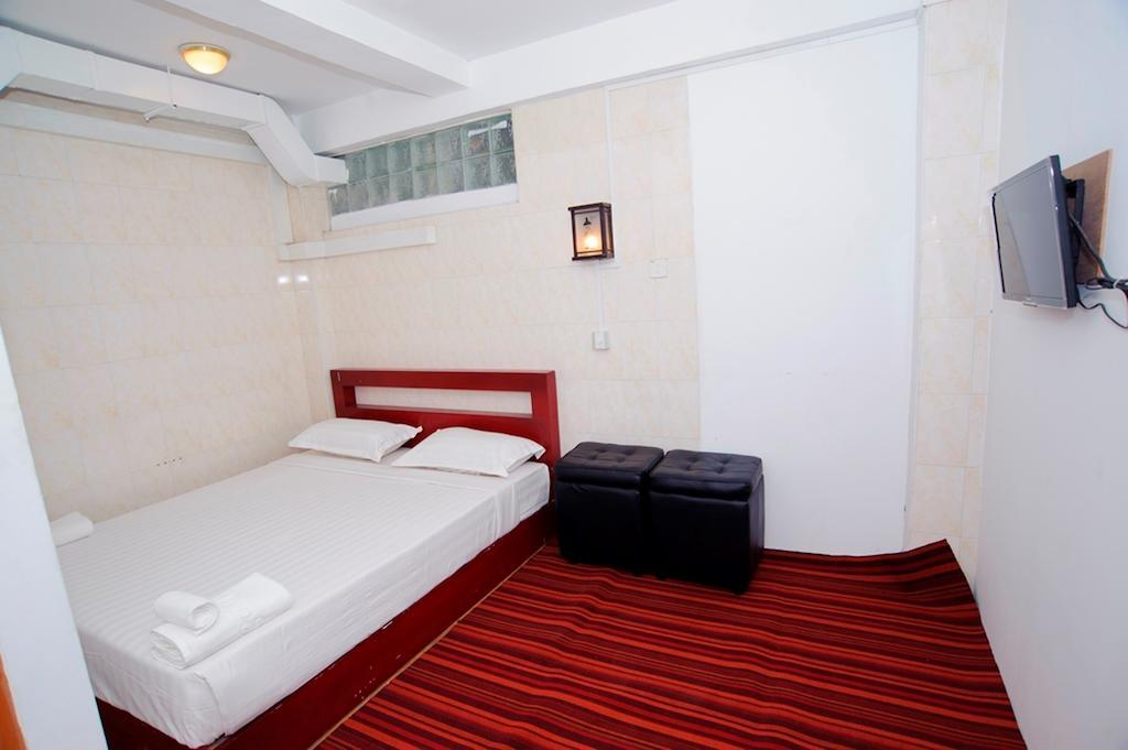 Agga Youth Hotel Янгон Экстерьер фото
