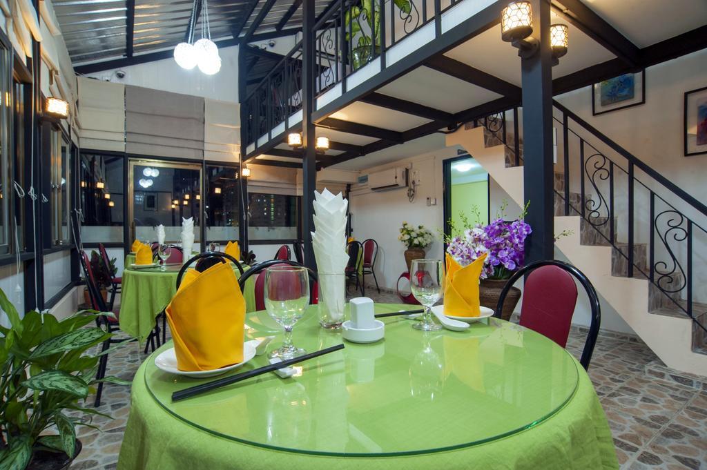 Agga Youth Hotel Янгон Экстерьер фото