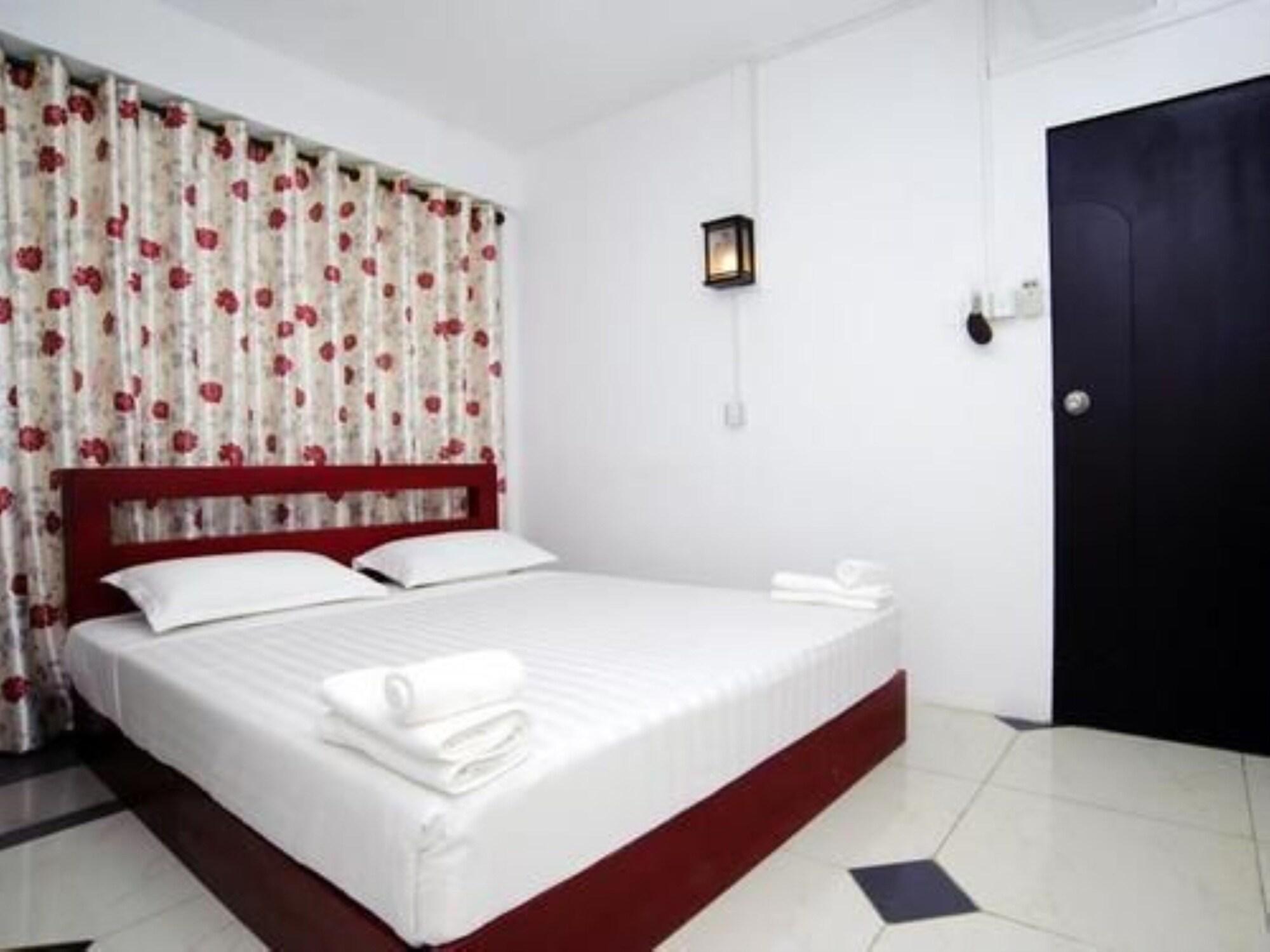 Agga Youth Hotel Янгон Экстерьер фото