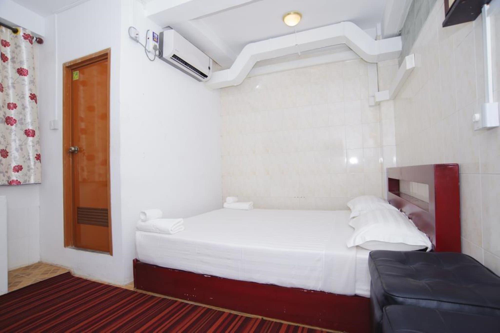 Agga Youth Hotel Янгон Экстерьер фото
