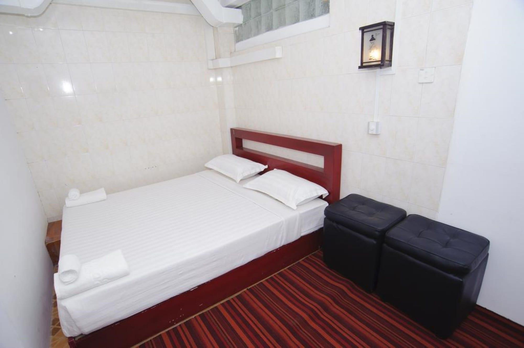 Agga Youth Hotel Янгон Экстерьер фото