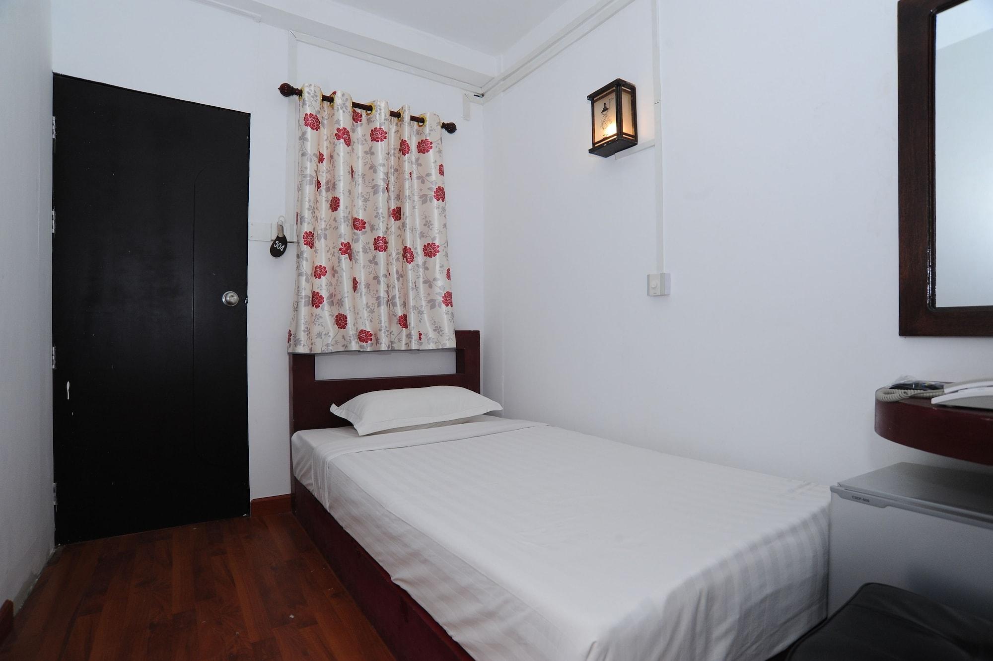 Agga Youth Hotel Янгон Экстерьер фото