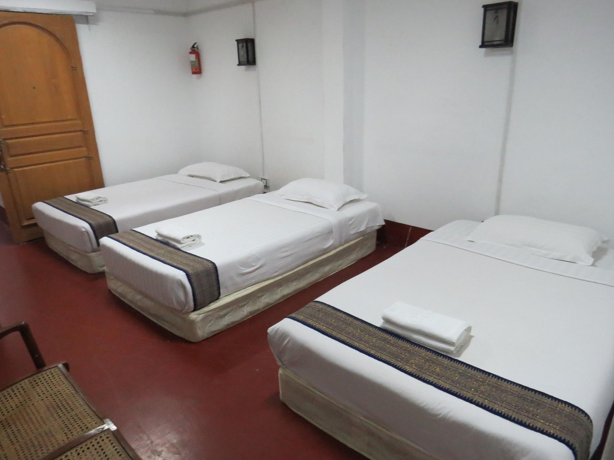 Agga Youth Hotel Янгон Экстерьер фото