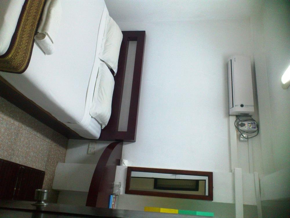 Agga Youth Hotel Янгон Экстерьер фото