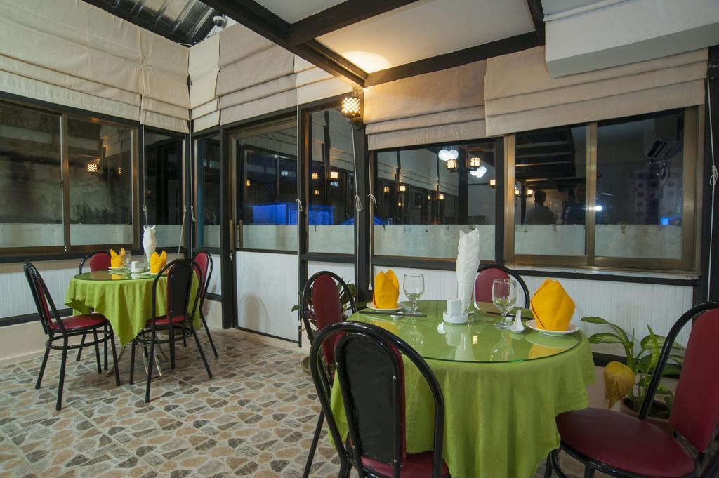 Agga Youth Hotel Янгон Экстерьер фото