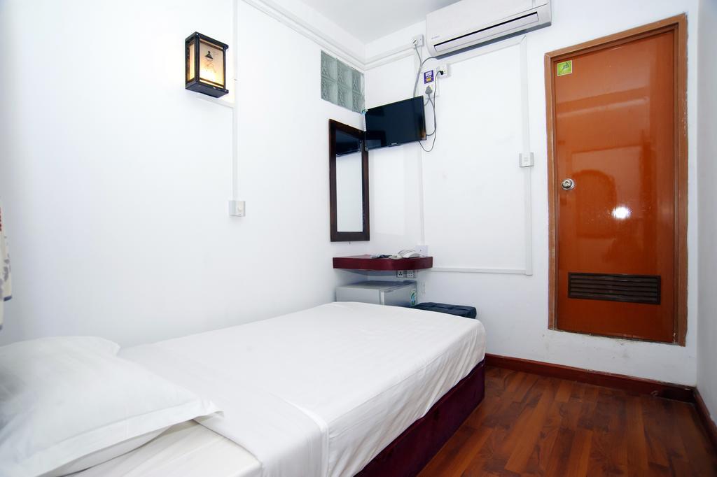 Agga Youth Hotel Янгон Экстерьер фото