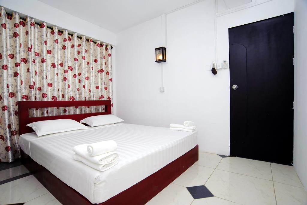 Agga Youth Hotel Янгон Экстерьер фото