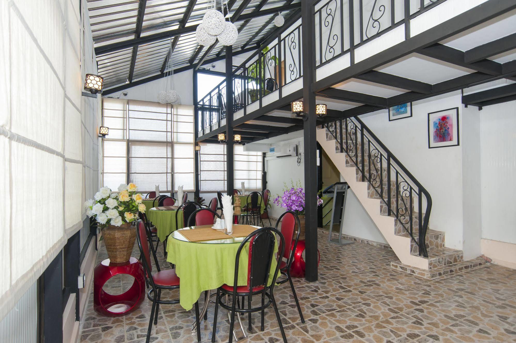 Agga Youth Hotel Янгон Экстерьер фото